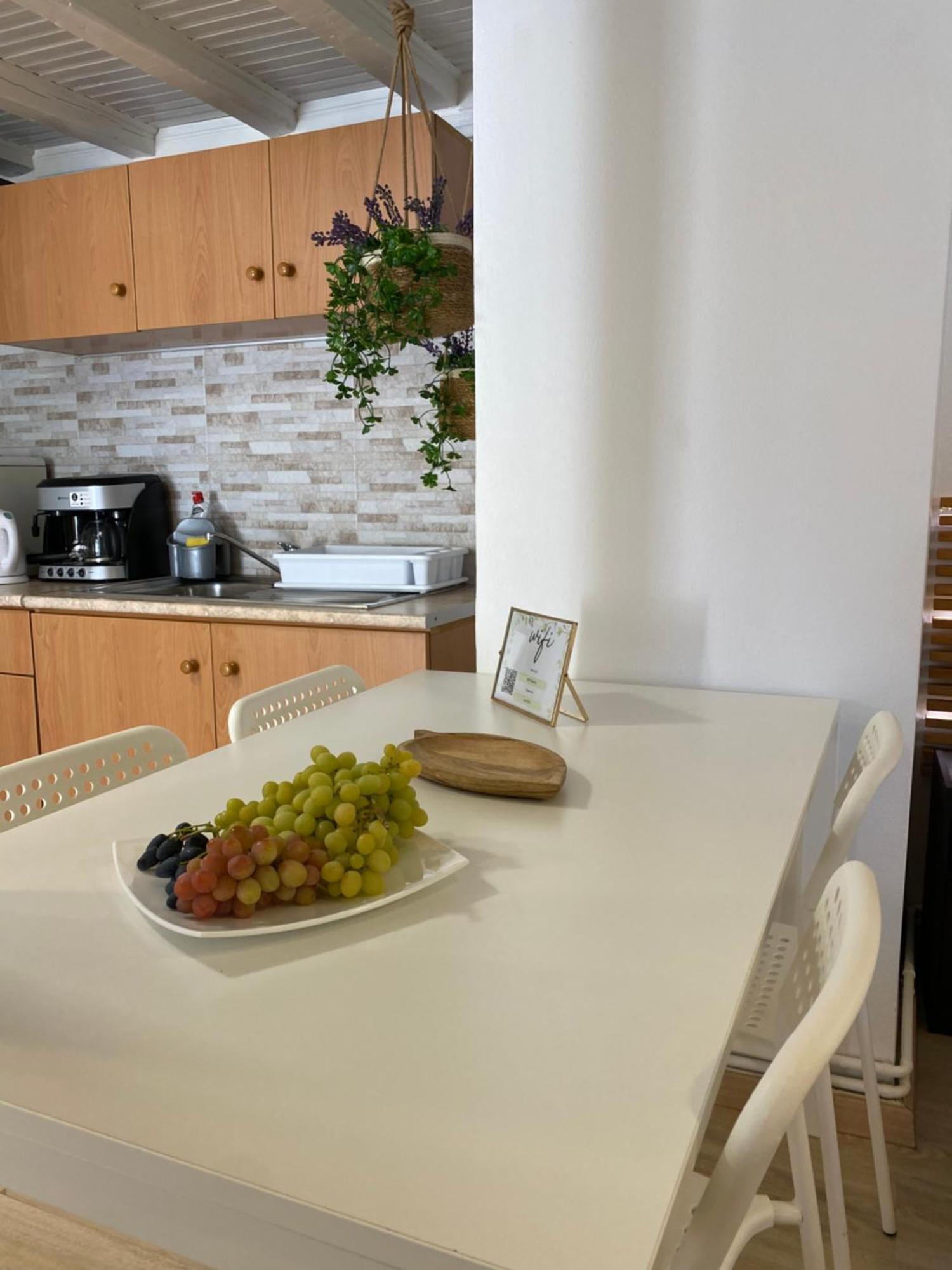 Iris Garden Retreat Aparthotel Corinth Екстериор снимка