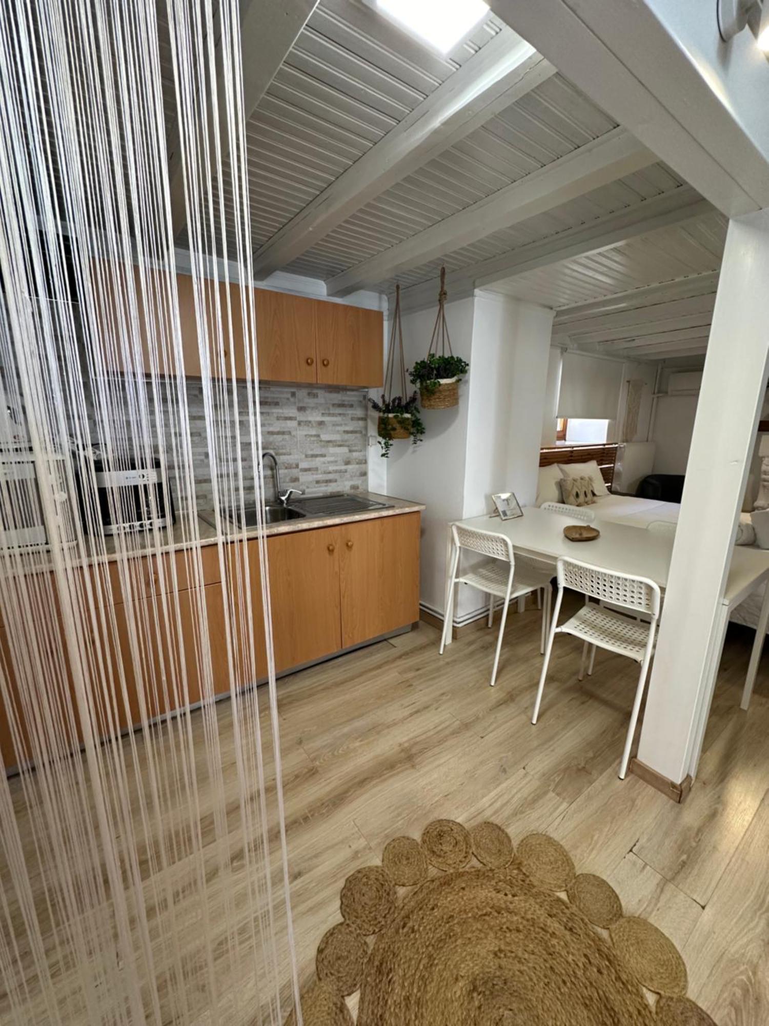 Iris Garden Retreat Aparthotel Corinth Екстериор снимка