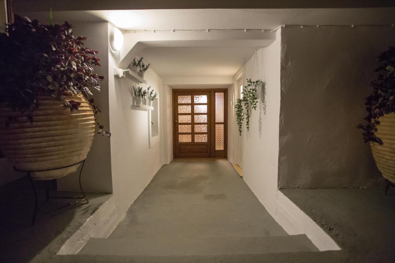 Iris Garden Retreat Aparthotel Corinth Екстериор снимка